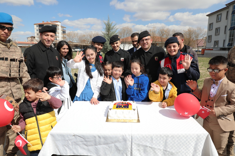 Jandarma Özel Günde Özel Misafirleri Ağırladı
