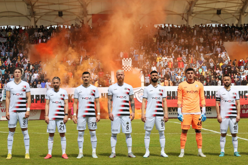 Aksaray’ın Hayalleriyle Değil Futbol Oynayın