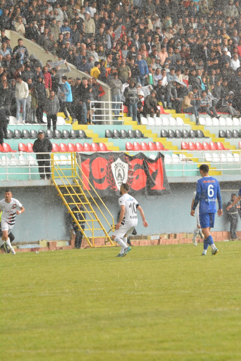 Aksaray’ın Hayalleriyle Değil Futbol Oynayın