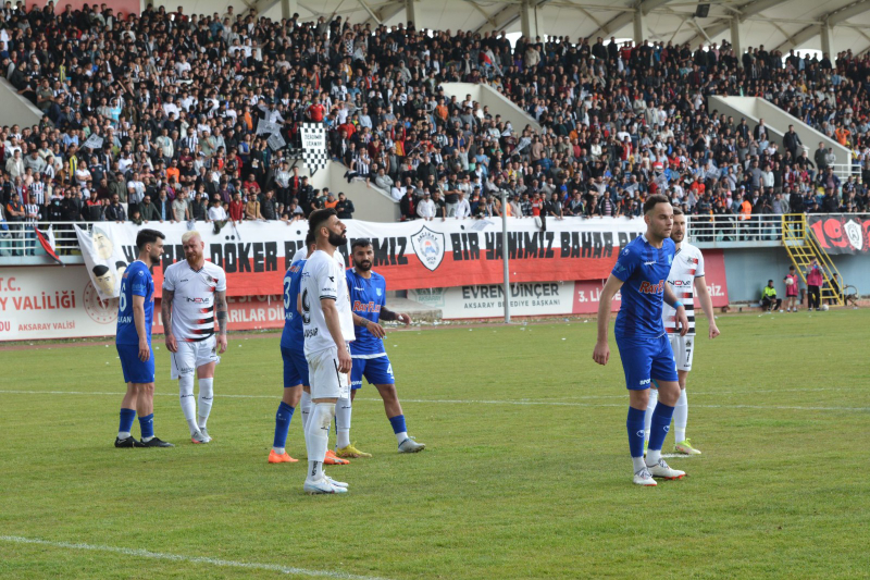 Aksaray’ın Hayalleriyle Değil Futbol Oynayın