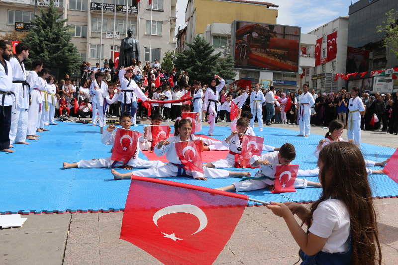 Aksaray 19 Mayıs'ı Coşkuyla Kutladı: Milli Mücadele'nin Ateşi 104 Yıl Önce Yandı