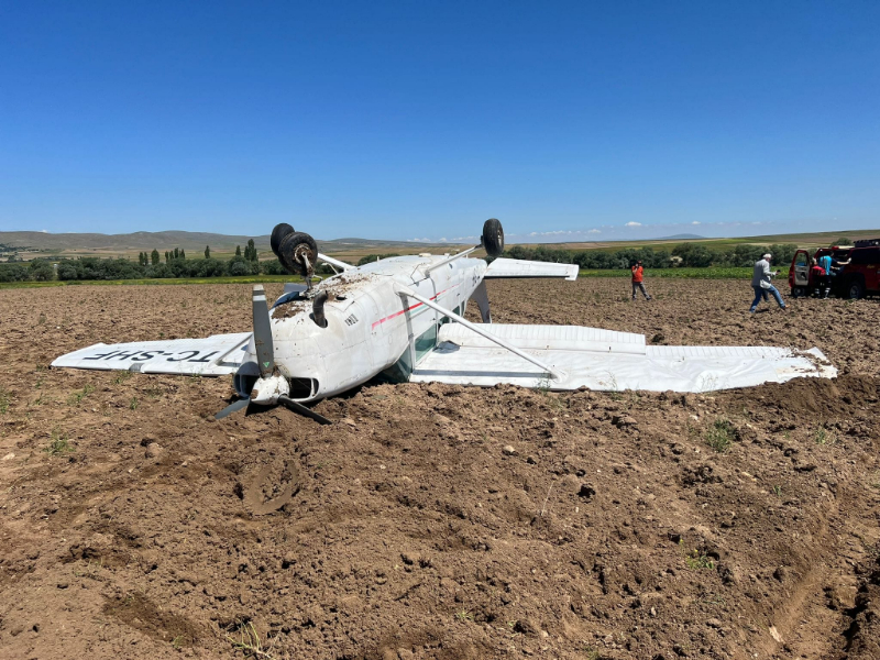 Aksaray'da Sivil Eğitim Uçağı Düştü: 2 Pilot Yaralandı