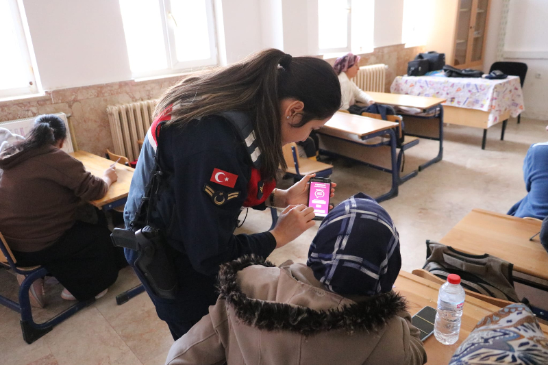 Jandarma Kadına Şiddetle Mücadele İçin Sahada