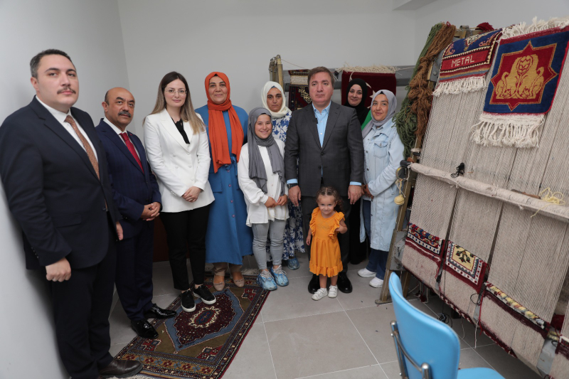 Bu Merkezde Kadınlar Öğreniyor, Üretiyor, Meslek Sahibi Oluyorlar