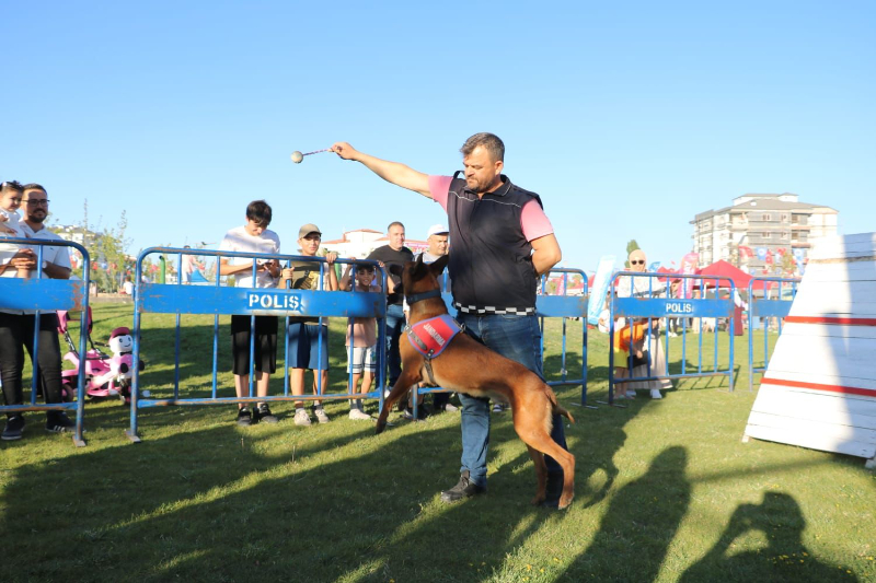 Narkotik Köpeği Yaman, Çocukların Gözdesi Oldu