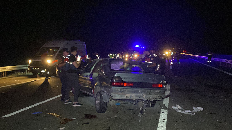 Niğde - Ankara Otobanında Can Pazarı; 2 Ölü 12 Yaralı