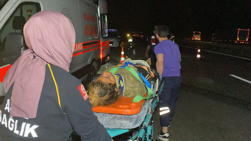 Niğde - Ankara Otobanında Can Pazarı; 2 Ölü 12 Yaralı