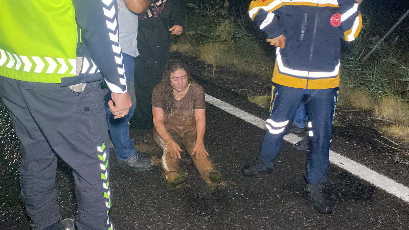 Sel Felaketi Araçları Dereye Sürükledi: 1 Ölü Çok Sayıda Yaralı