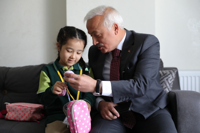 Vali Kumbuzoğlu'ndan Şehit Kızı Minik Sümeyye'ye Sürpriz