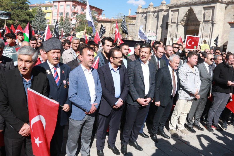 Ulu Camii'de "Kahrolsun İsrail" Sesleri Yükseldi