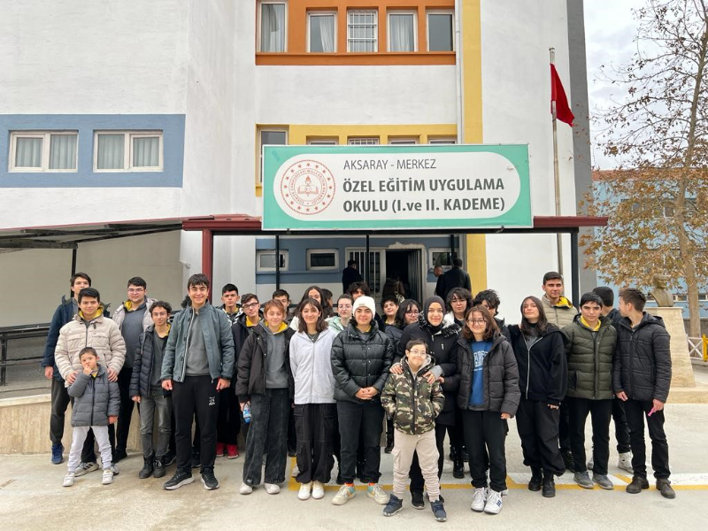 Lise Öğrencilerinden Özel Bireylere Ziyaret! Hediyeleştiler, Oyunlar Oynadılar