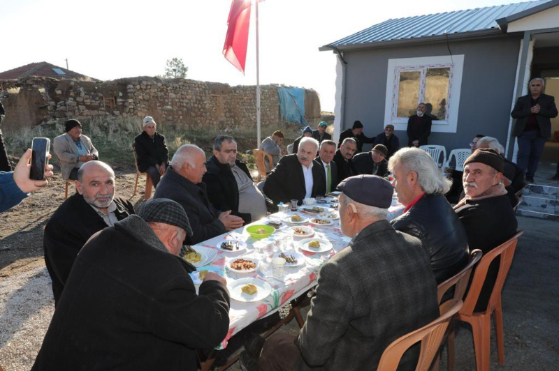 Vali Kumbuzoğlu Köy Köy Gezip Vatandaşlara Kulak Verdi