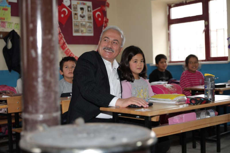 Vali Kumbuzoğlu Köy Köy Gezip Vatandaşlara Kulak Verdi
