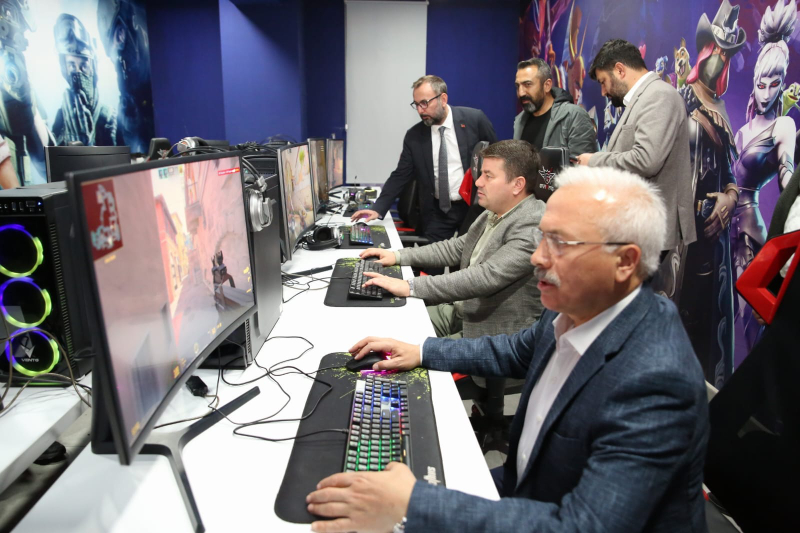 Başkan Dinçer: “Sosyal Tesislerimiz Gençlerimizle Buluşma Noktamız Oldu”