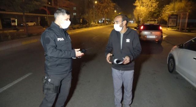 Evine Gitmek İçin Araç Bulamayan Vatandaşa Polis Yardımcı Oldu