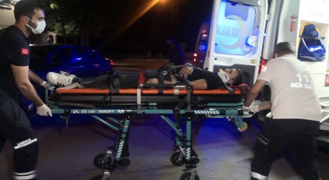 Alkollü sürücü yemek götüren kurye motosikletine çarptı: 2 yaralı