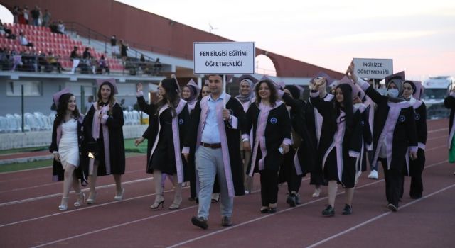 ASÜ’de mezuniyet törenleri başladı