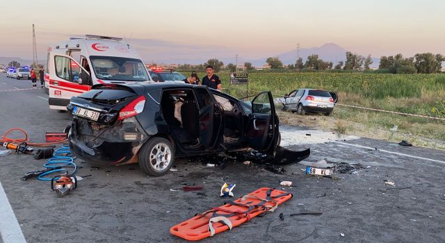 Düğün konvoyunda feci kaza: 2 ölü 4 Yaralı