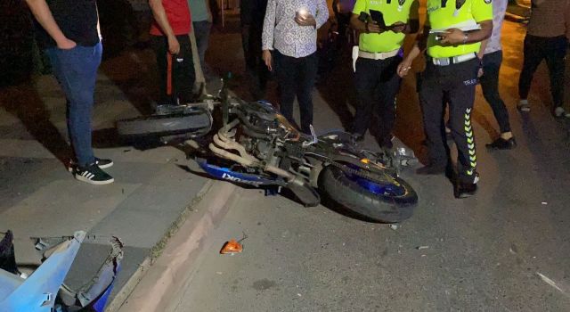 Motosikletler çarpıştı: 2 arkadaş yaralandı
