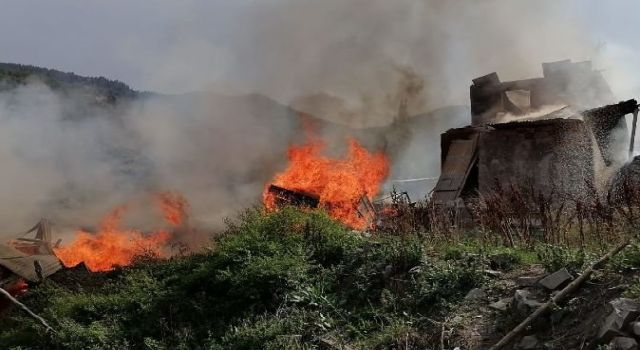 Mahalledeki yangın 6 eve sıçradı