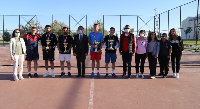 Tenis Turnuvası Ödül Töreniyle Birlikte Tamamlandı