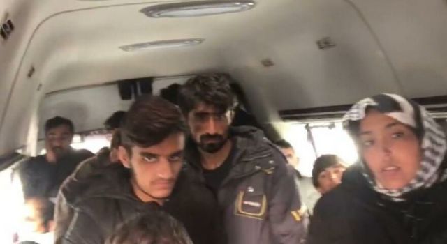 17 Kişilik Minibüste Yapılan Kontrolde, 28’i Erkek, 3ü Kadın Olmak Üzere Toplam 31 Afganistan Uyruklu Düzensiz Göçmen Çıktı