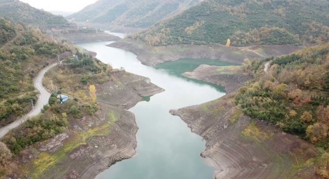 Su Seviyesi Azaldı, Köprü Ortaya Çıktı