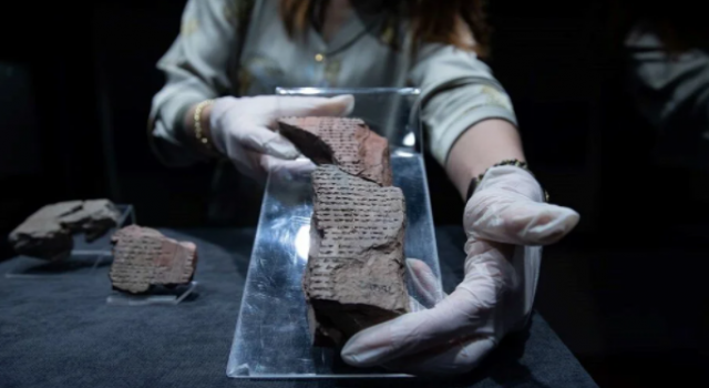 3 Bin 500 Yıllık 'Kutsal Evlilik' Tableti Ziyaretçisiyle Buluştu