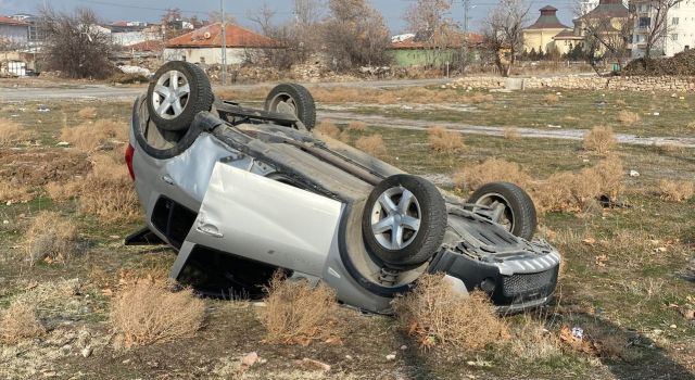 Fren Pedalına Sıkışan Paspas Kazaya Neden Oldu: 1 Yaralı