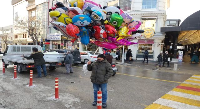 Eyt Mağduru Seyyar Satıcı; “Geçim Sıkıntısı Çekiyoruz”