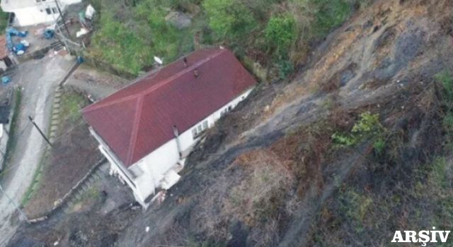 Çatı Hasarı Ve Toprak Kayması Nedeniyle 38 Konut Boşaltıldı
