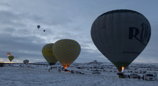 Kapadokya'da Balon Turlarına Kar Engeli