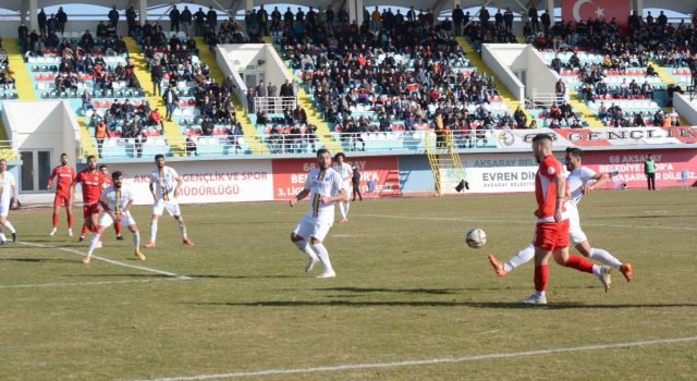 2 HAFTADA 5 PUAN KAYBEDEN AKSARAY BELEDİYESPOR RAKİPLERİ KAYBEDİNCE PLAY OFF ŞANSINI SÜRDÜRDÜ