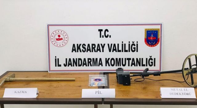 Defineciler Jandarmaya Yakalandı