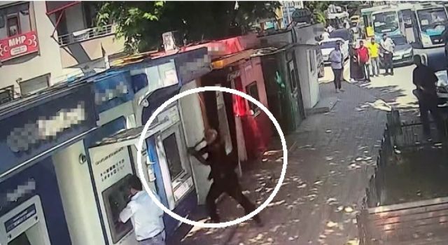 3’üncü Kez ATM’leri Çekiçle Paramparça Etti