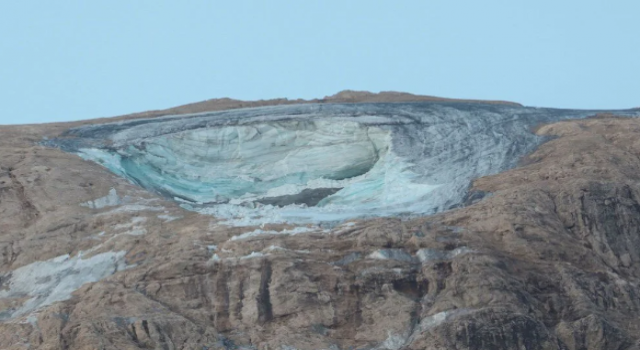 Alp Dağlarında Buz Kütlesi Çöktü: En Az 6 Ölü