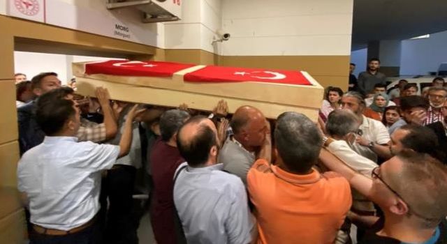 Silahlı Saldırı Sonucu Yaşamını Yitiren Doktor Ekrem Karakaya'nın Cenazesi Memleketi Kayseri'ye Uğurlandı
