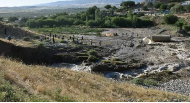 Sulama Kanalının Sifonu Patladı, 120 Ton Buğday Suya Kapıldı