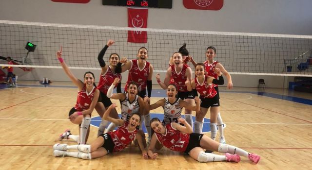 1989 Kadın Voleybol Takımı, Güçlü Rakibine Acımadı!