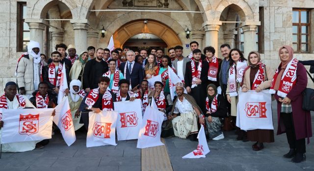 Sivas Valiliği Ve Sivas Tsyd Ortak Çalışmasıyla 35 Ülkeden 150 Öğrenci Stadyumda Buluştu