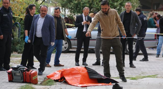 Tamirat İçin Çıktığı Apartmanın Çatısından Düşüp Öldü