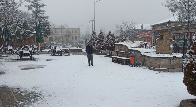 Aksaray’a Mevsimin İlk Karı Yağdı