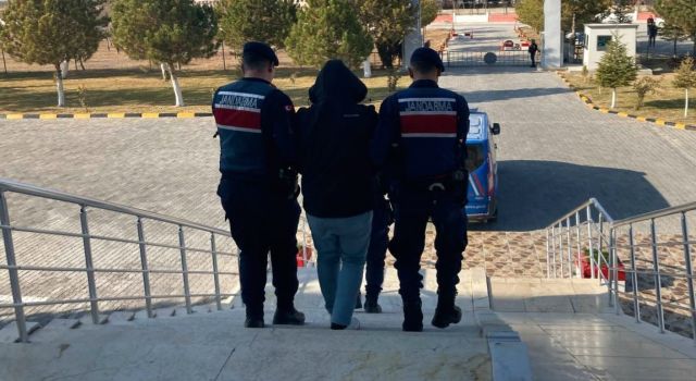 Jandarma Kasten Yaralama Suçundan Aranan Şahsı Yol Denetiminde Yakalandı