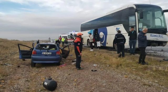 Şerit İhlali Kazayı Getirdi! Yolcu Otobüsü İle Kafa Kafaya Girdi