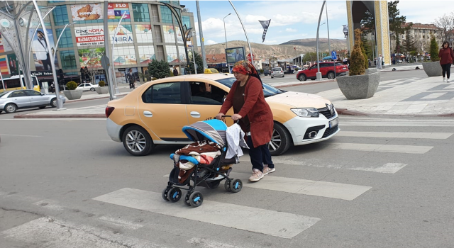 Aksaraylı Sürücüler Yayalara Yol Verme Konusunda Sınıfta Kalıyor