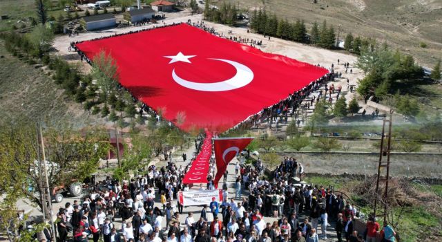 Ihlara Vadisi'nde 2023 Genç, 3 Bin Metrekarelik Dünyanın En Büyük Türk Bayrağını Açtı