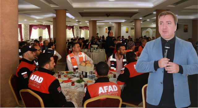 Vali Aydoğdu, Deprem Bölgesinde Kahramanca Yaraları Saran AFAD Gönüllüleriyle Buluştu