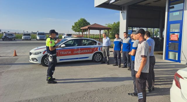 Jandarmadan Kamu Görevlilerine Trafik Eğitimi