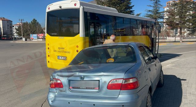 Halk Otobüsü İle Otomobil Çarpıştı