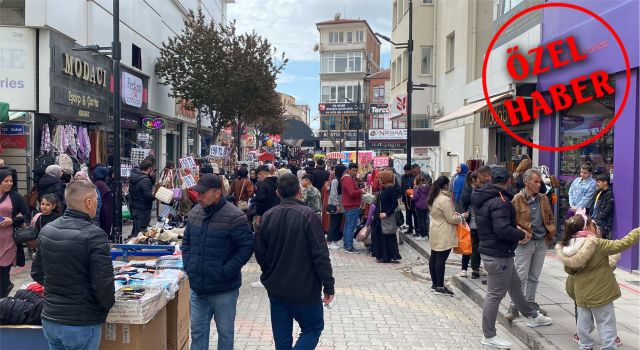 Çarşı Pazarda Bayram Yoğunluğu Yaşanıyor